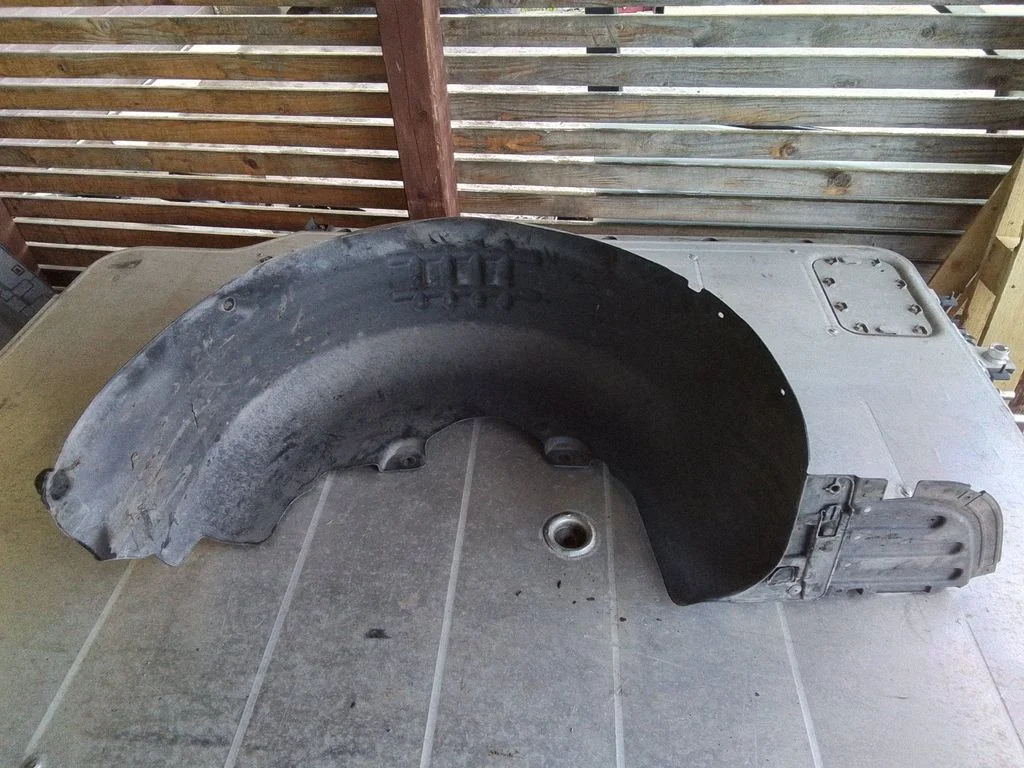 Aizmugurējais dubļusargs (arkas ieliktnis) 9810967980