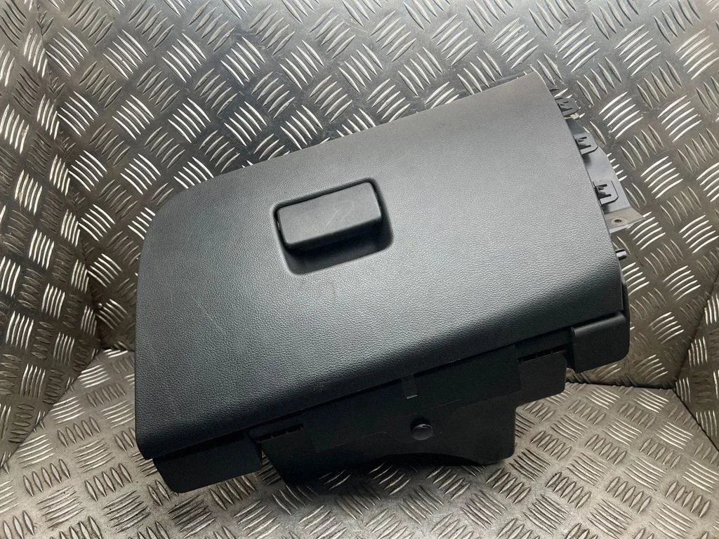 Glove box – Opel Astra K (2015-2021)