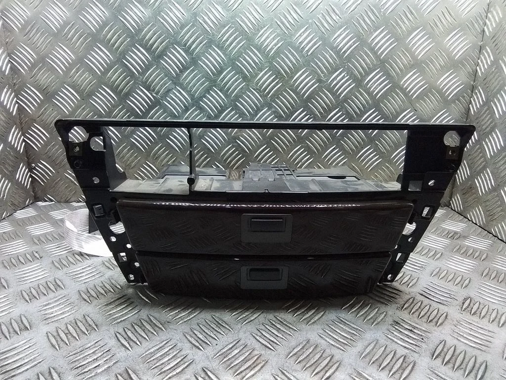 Dashboard storage box/compartment – BMW 7 Series E65 E66 (2001-2008)
