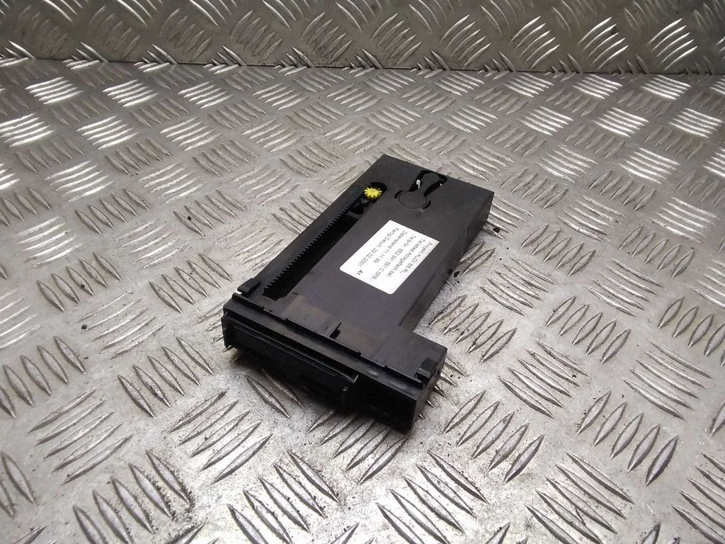 Nodalījums – Audi A4 S4 B6 8E 8H (2001-2005)