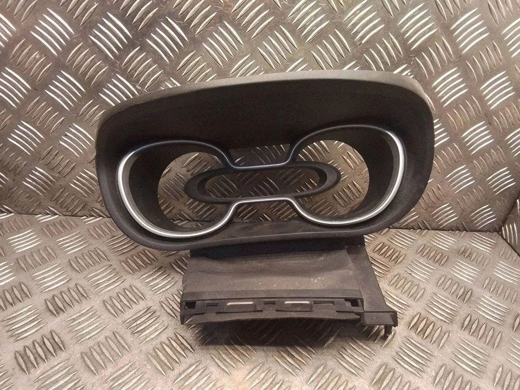 Dashboard trim – Opel Vivaro (2014-2018)