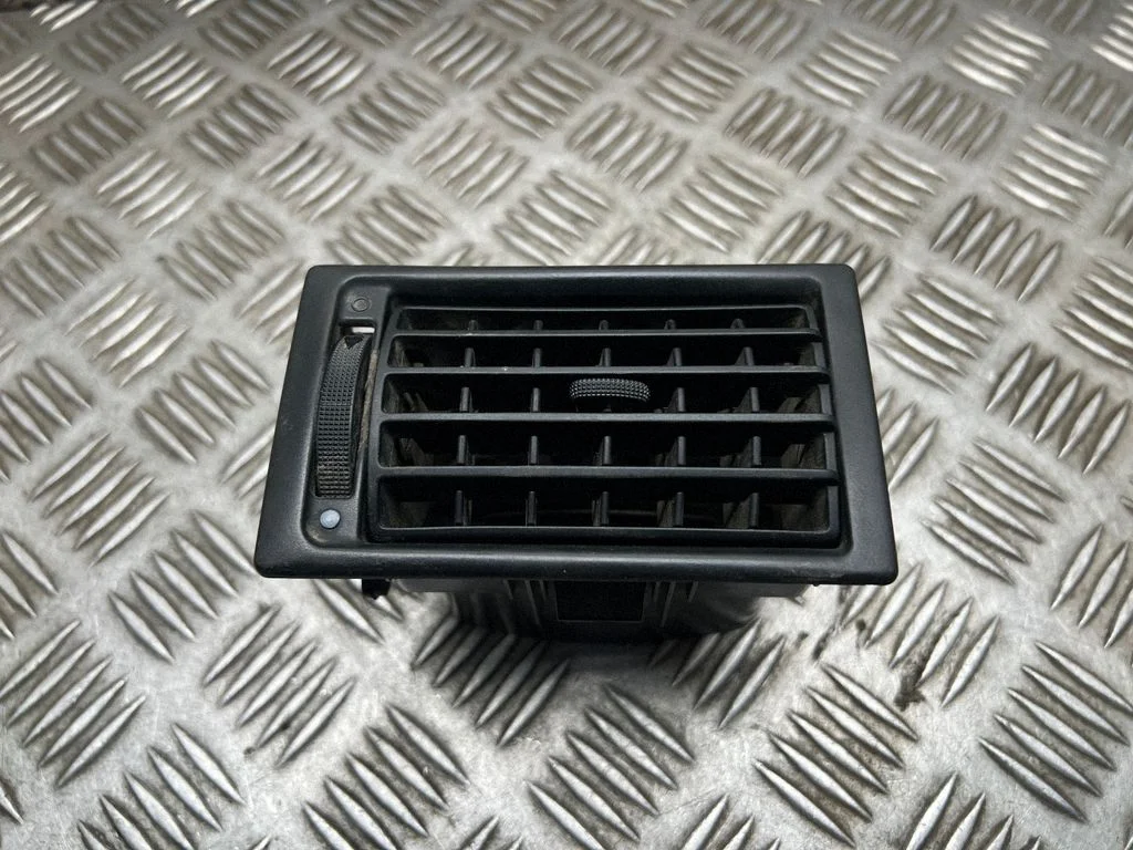 Armatuurlaua külje õhutusresti kate – Volkswagen Transporter - Caravelle T4 (1991-2003)