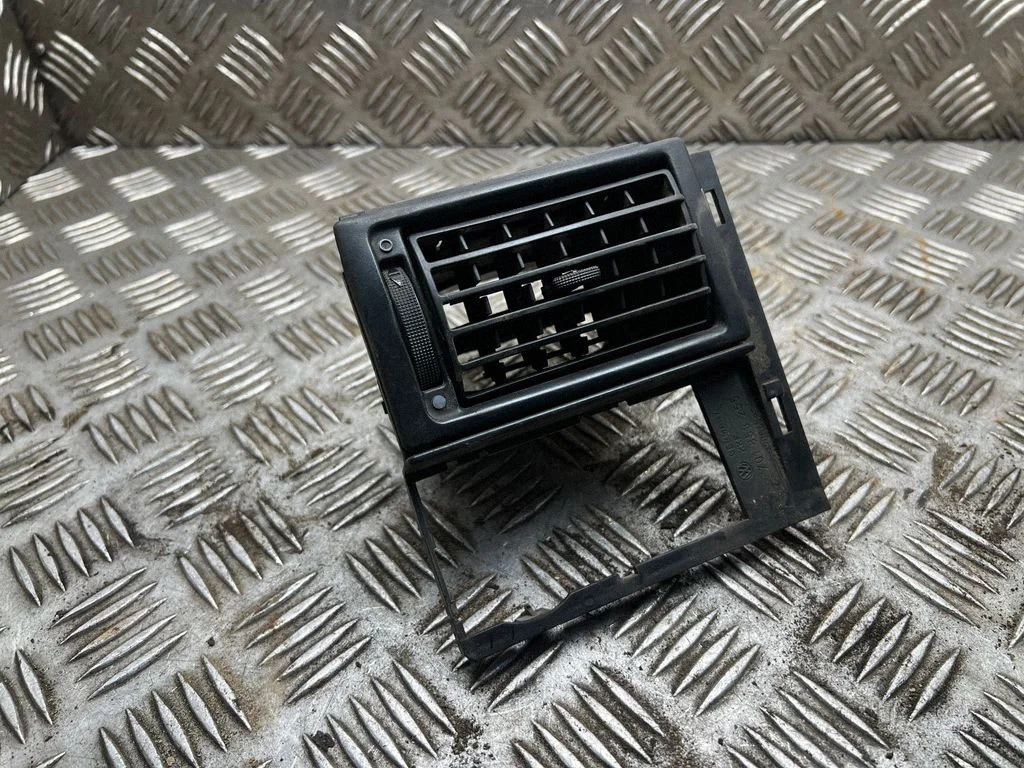 Armatuurlaua külje õhutusresti kate – Volkswagen Transporter - Caravelle T4 (1991-2003)