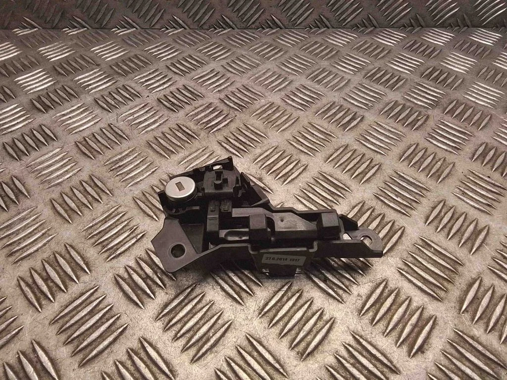 Glove box lock – BMW 5 Series F10 F11 (2009-2016)
