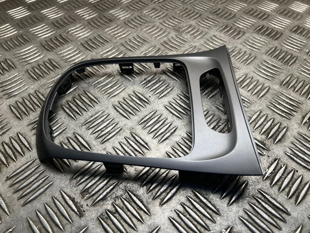 Pārnesumu pārslēga sviras apdare (plastmasas) – Opel Astra K (2015-2021)