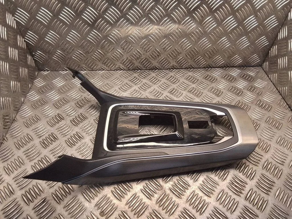 Pārnesumu pārslēga sviras apdare (plastmasas) – Peugeot 308 (2013-2021)