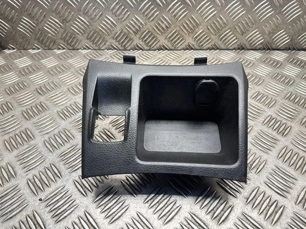 Sigaretisüütaja viimistlus (eesmine) – Nissan Qashqai (2014-2016)