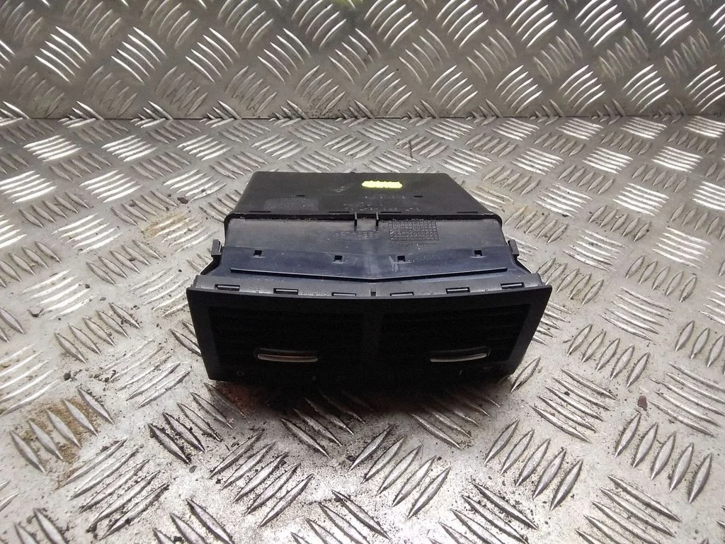 Rear air vent grill – Volkswagen Touareg I (2002-2010)
