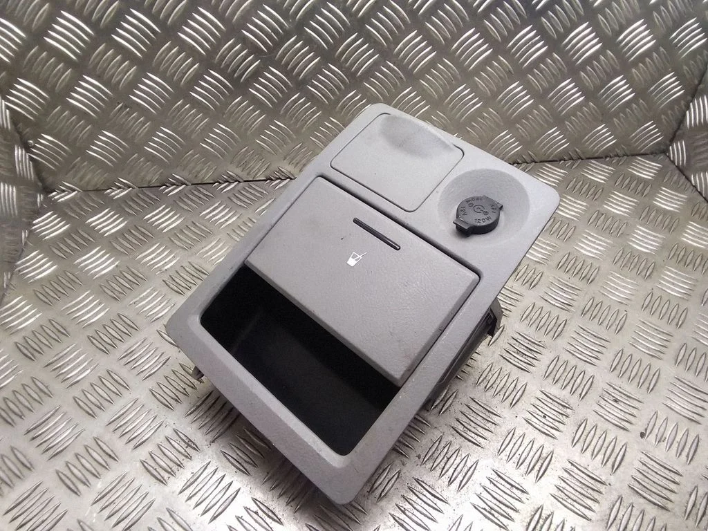 Cup holder back – KIA Sorento (2002-2009)