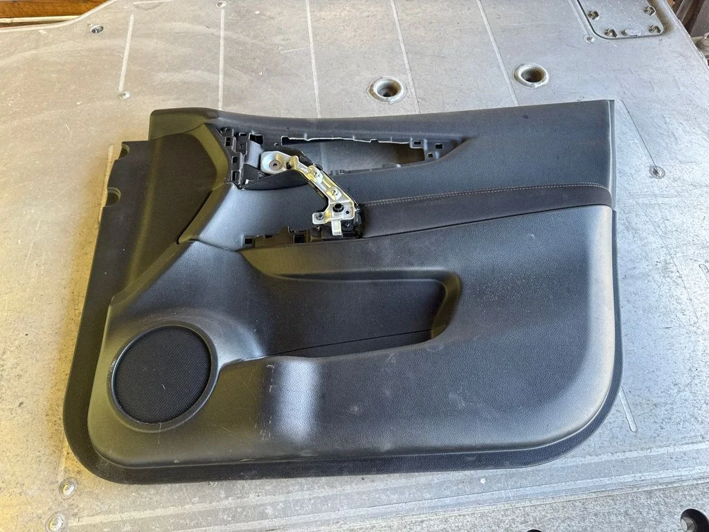 Eesmiste uste sisevooder – Nissan Qashqai (2014-2016)