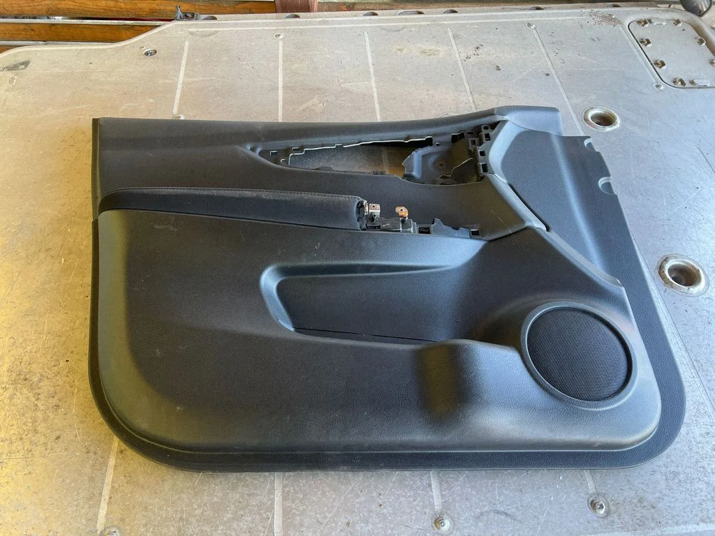 Eesmiste uste sisevooder – Nissan Qashqai (2014-2016)
