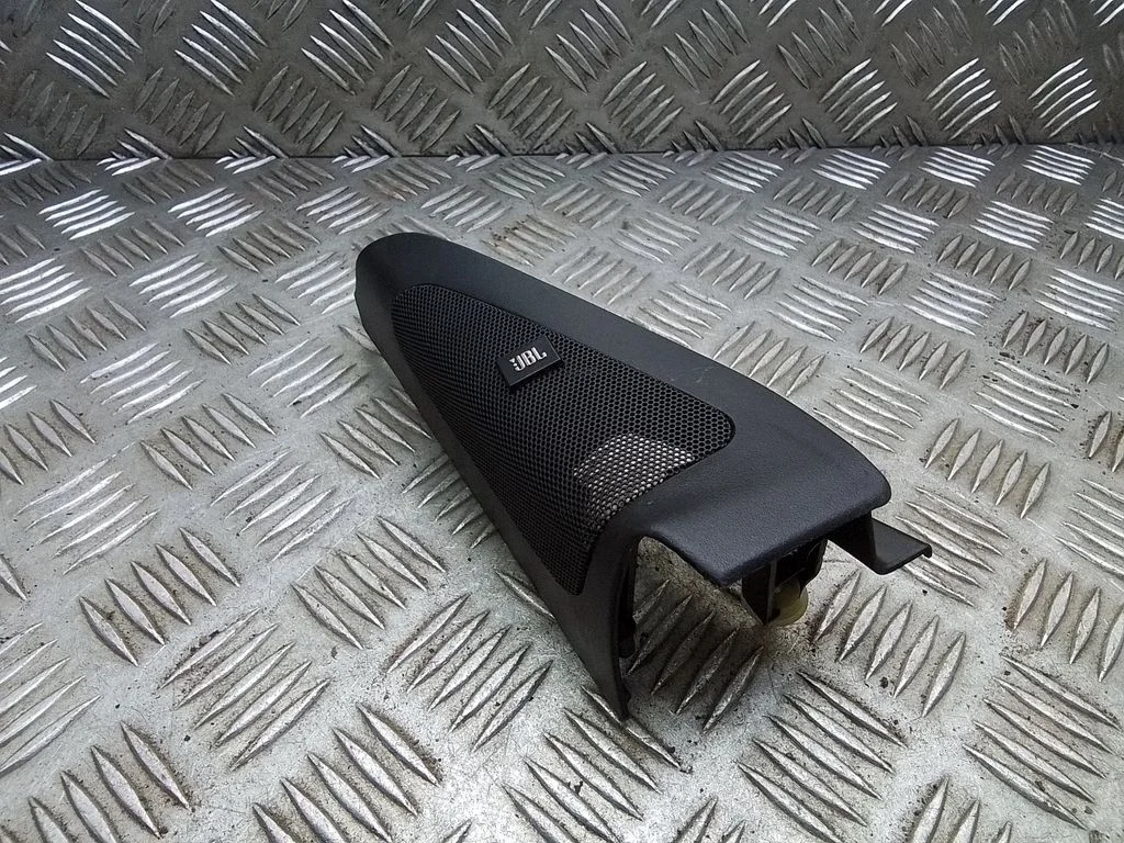 Front door speaker cover trim – Toyota Prius (XW20) (2003-2009)