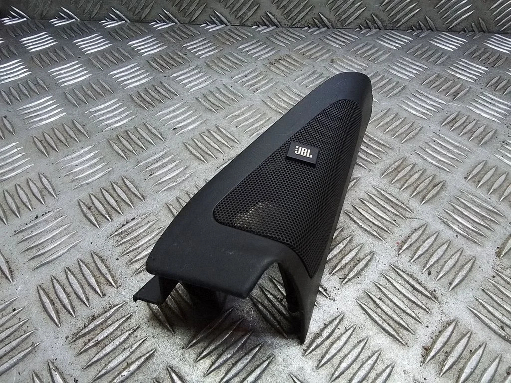 Front door speaker cover trim – Toyota Prius (XW20) (2003-2009)