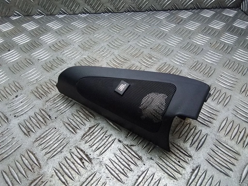 Front door speaker cover trim – Toyota Prius (XW20) (2003-2009)