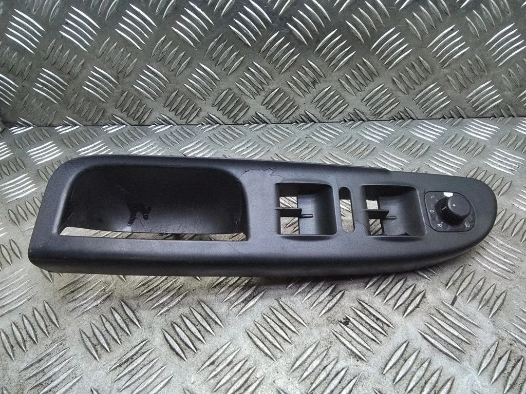 Eesmise akna lüliti viimistlus – Volkswagen Passat B6 (2005-2010)
