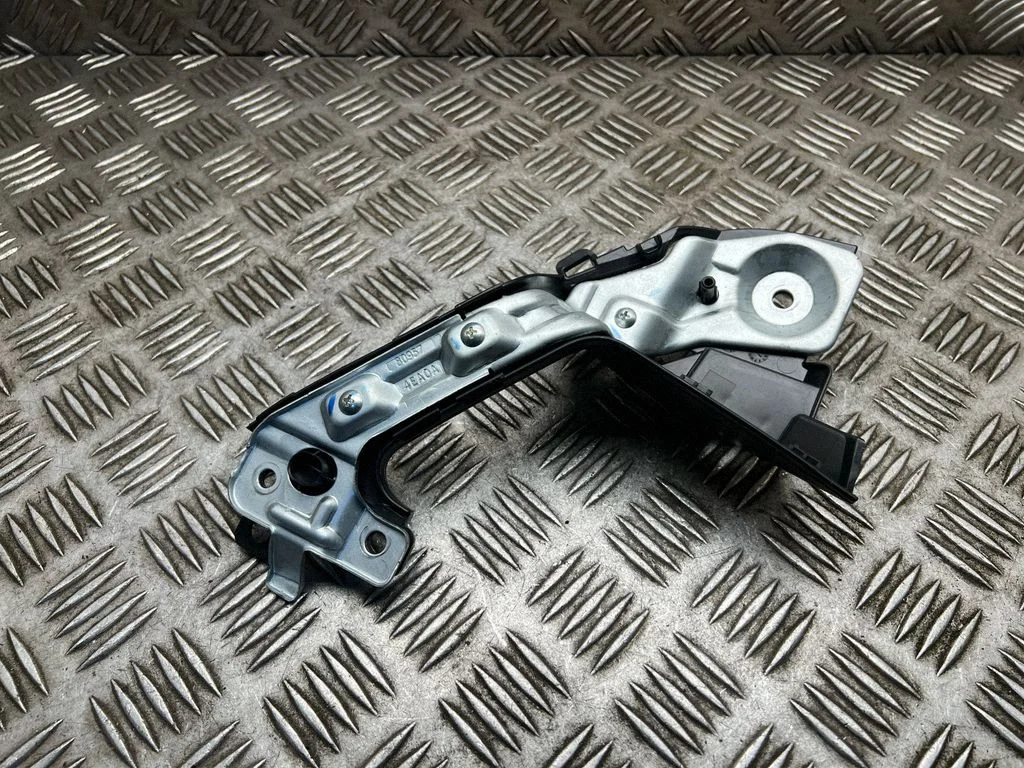Front door interior handle trim – Nissan Qashqai (2014-2016)