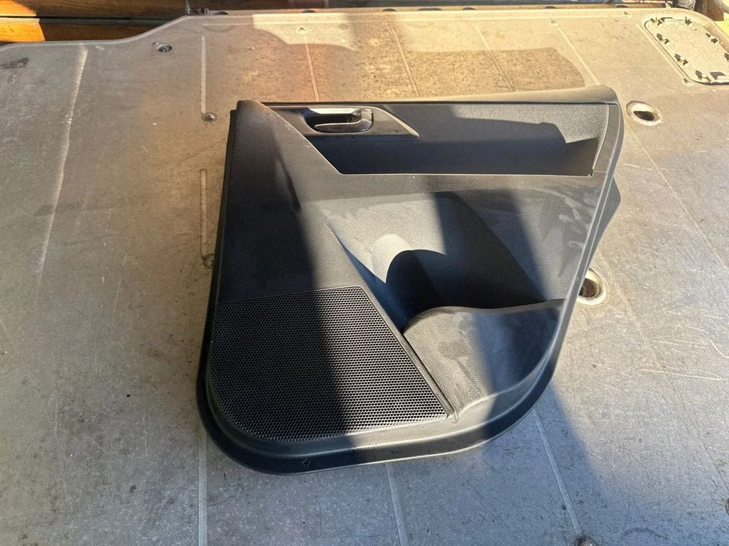 Tagumiste uste sisevooder – Toyota Auris E180 (2012-2018)