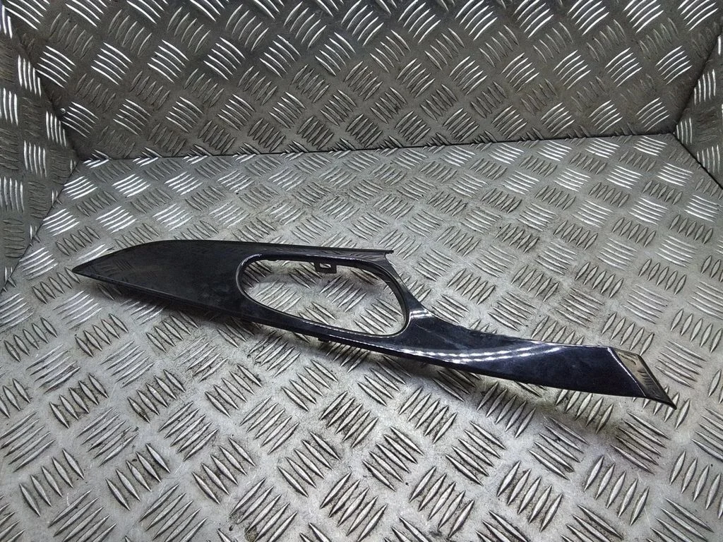 Front door interior handle trim – Nissan Qashqai (2010-2014)