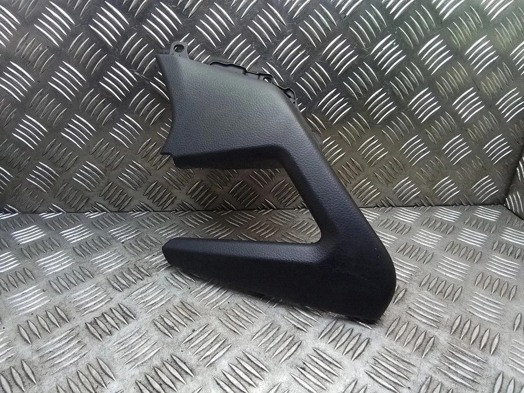 Front door interior handle trim – Nissan Qashqai (2010-2014)