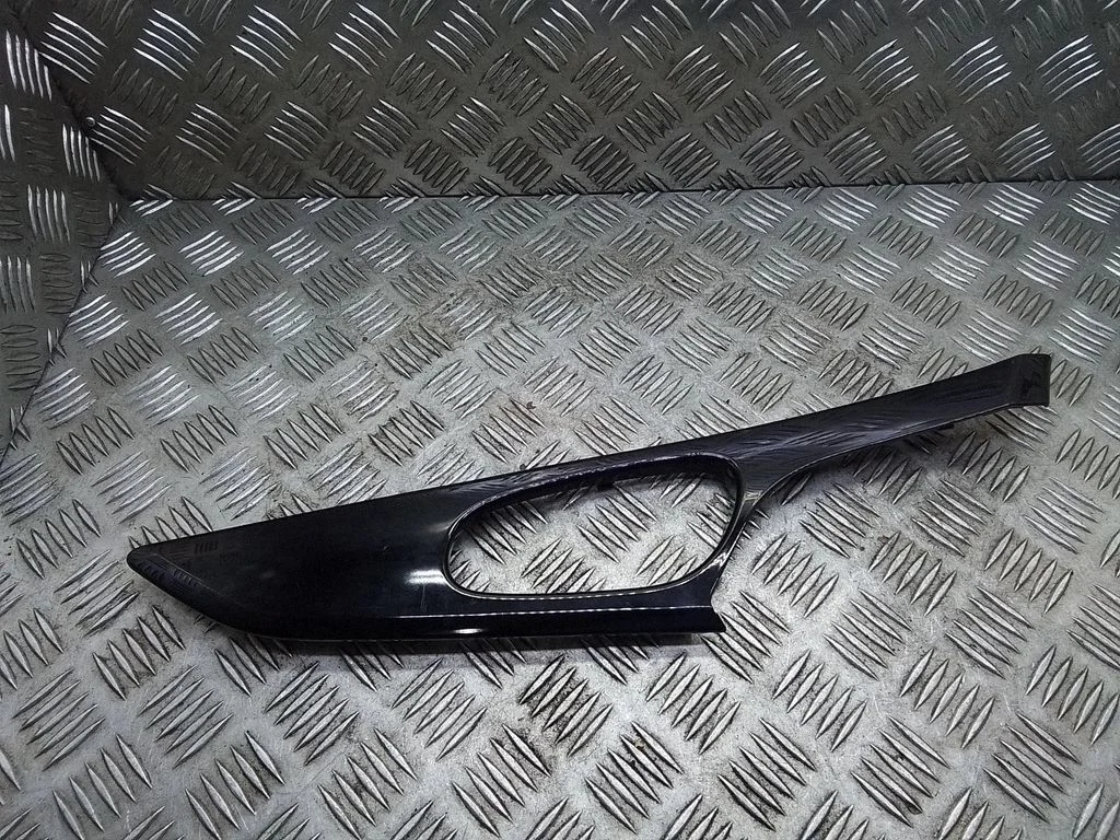 Front door interior handle trim – Nissan Qashqai (2010-2014)