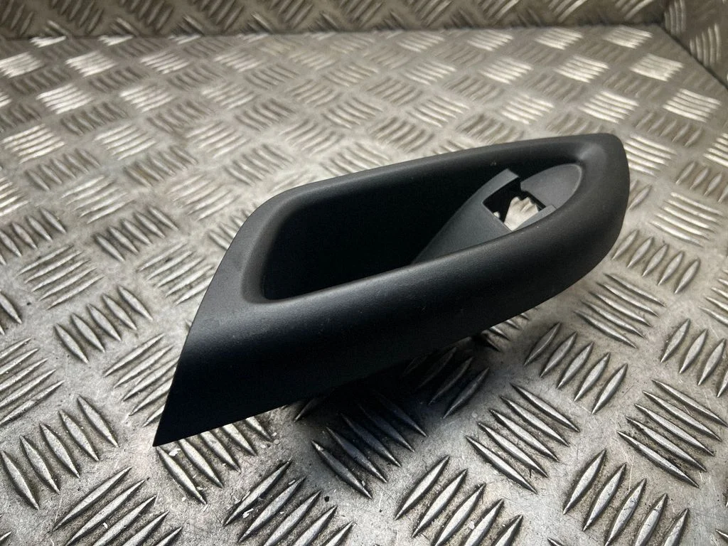 Rear door window switch trim 888403685