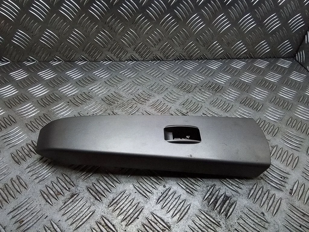 Tagumise akna lüliti viimistlus – Toyota Prius (XW20) (2003-2009)