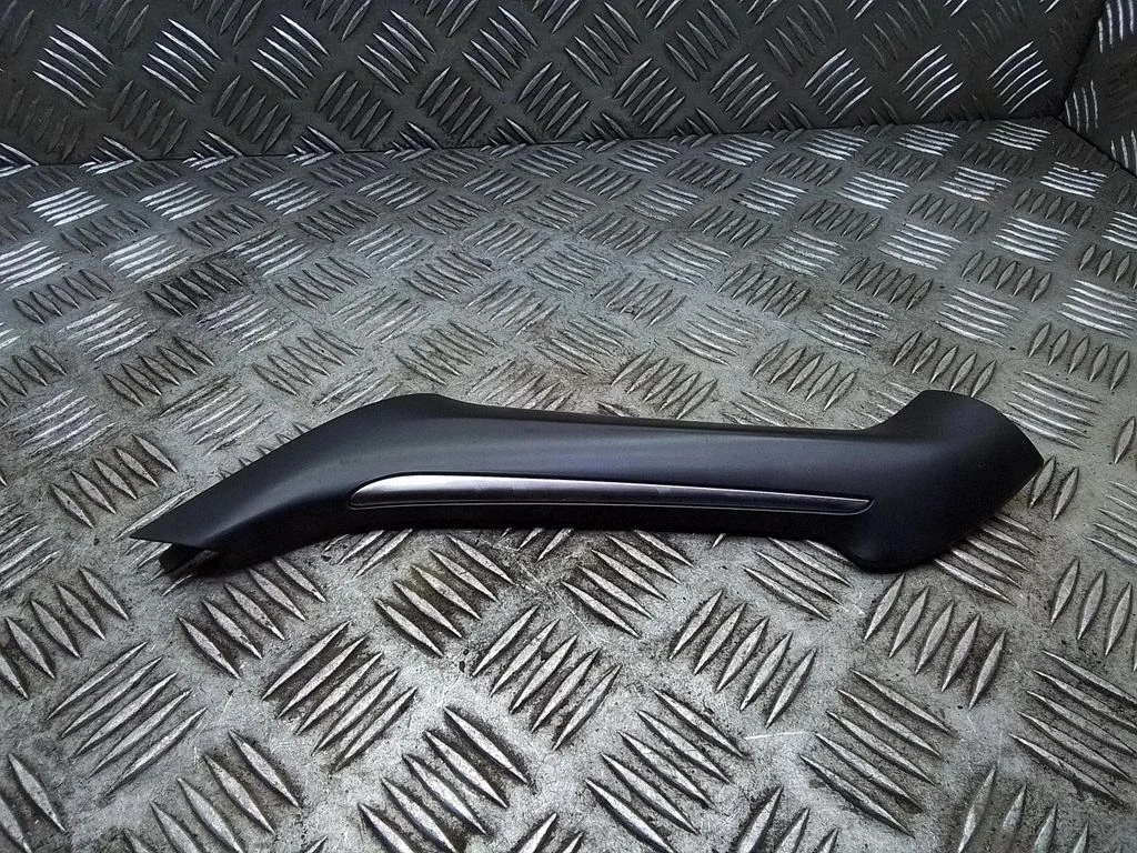 Rear door handle trim – Toyota Verso (2009-2018)