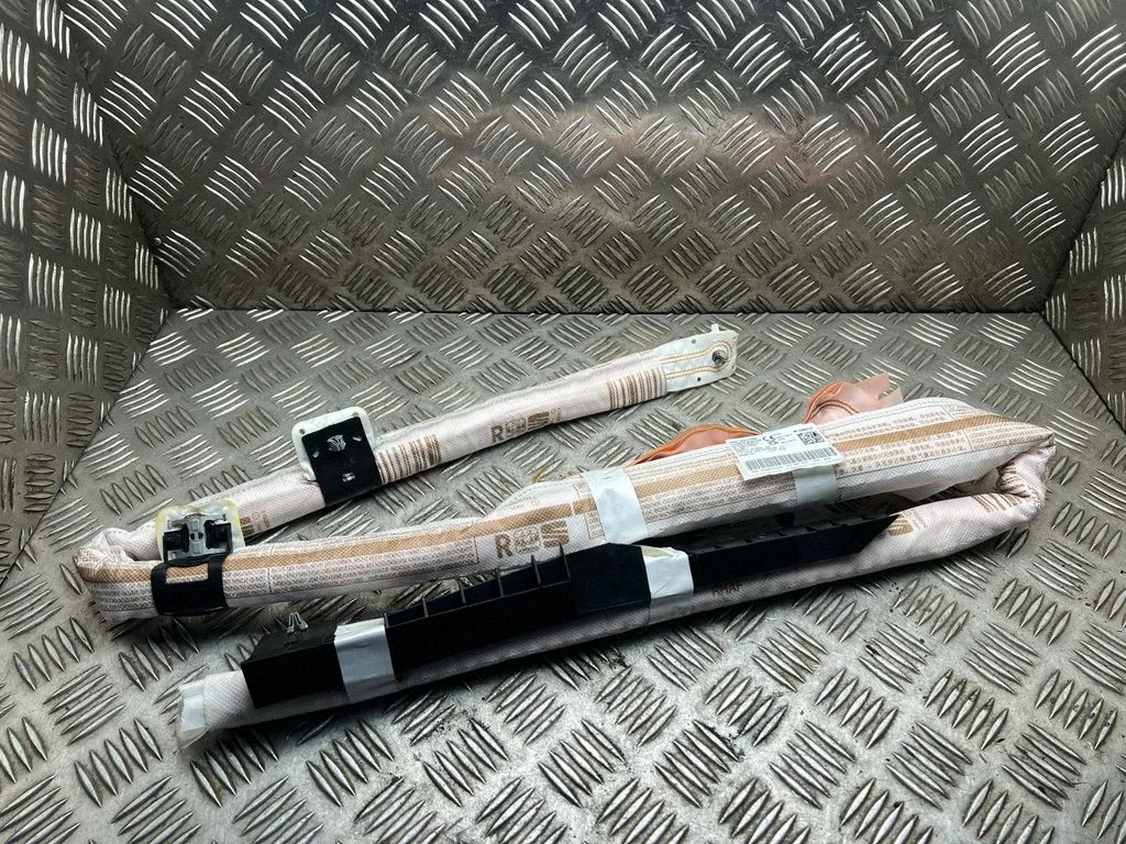 Jumta drošības spilvens (aizkars) – Seat Arona (2017-)