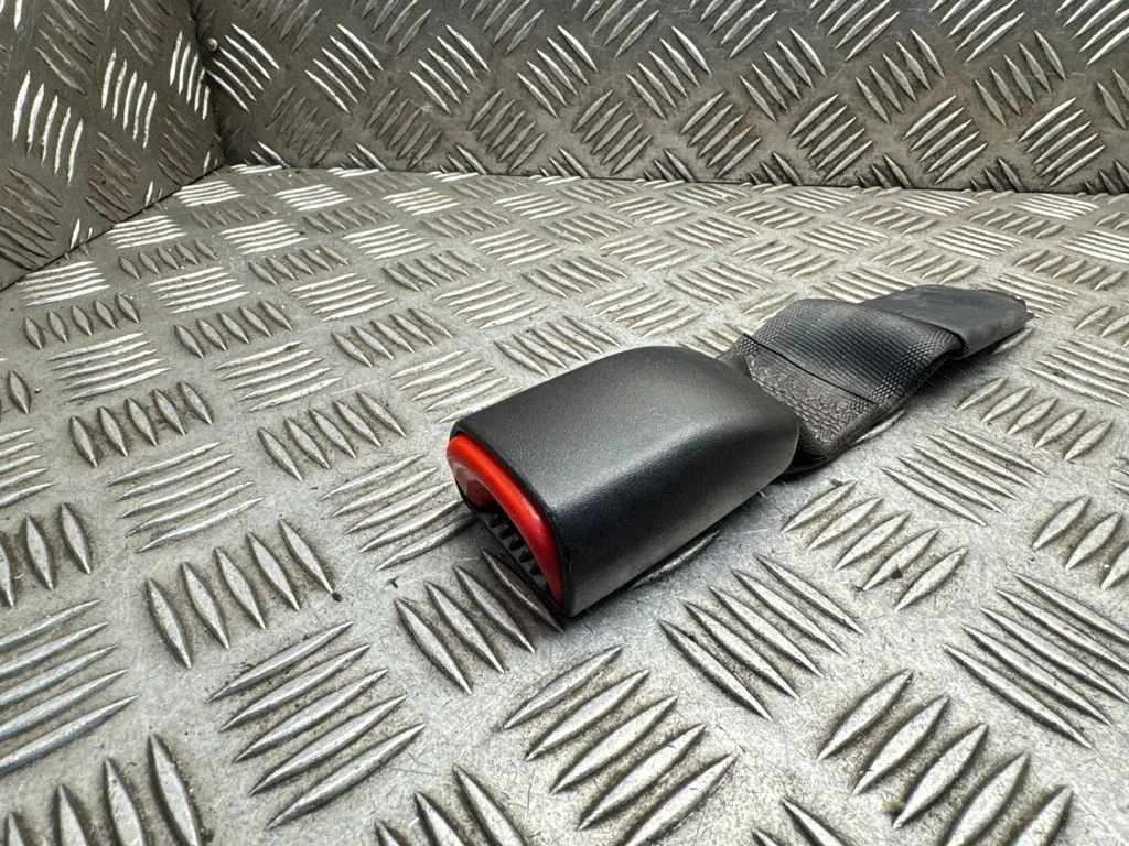 Zapięcie pasa tylne J71314