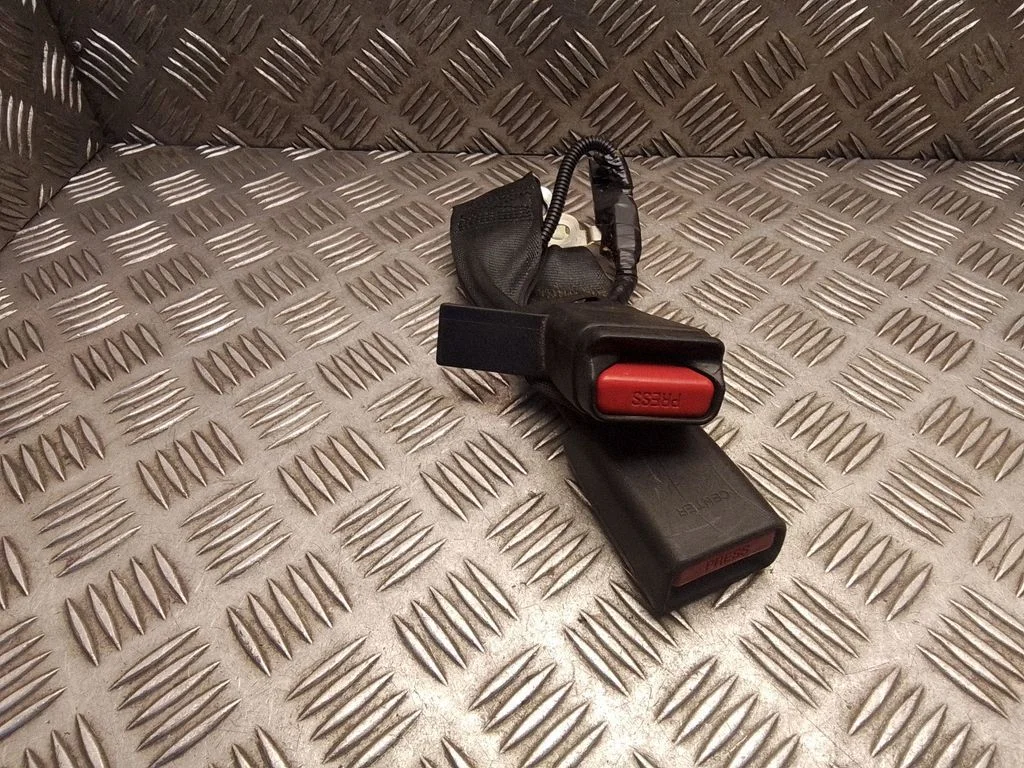 Vidējās drošības jostas sprādze (aizmugurē) 308826110