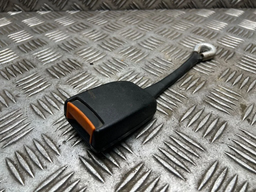 Keskmise turvavöö pannal (tagumine) – Volkswagen Transporter - Caravelle T4 (1991-2003)