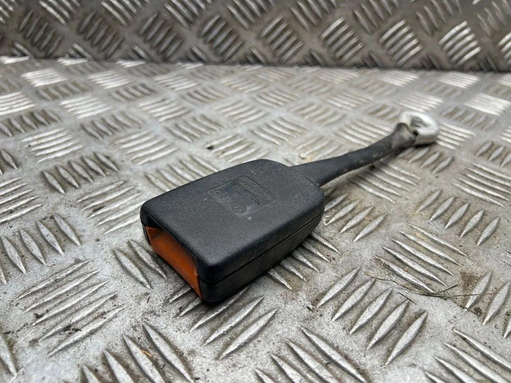 Keskmise turvavöö pannal (tagumine) – Volkswagen Transporter - Caravelle T4 (1991-2003)