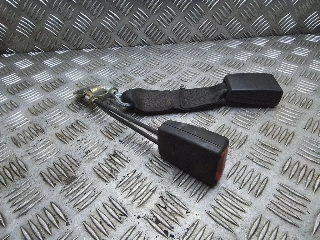 Middle seatbelt buckle (rear) – Mercedes-Benz E-Class W210 (1995-2002)
