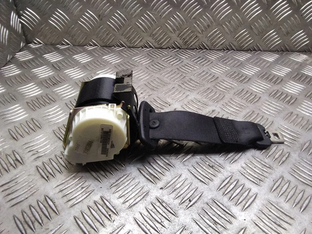 Middle seatbelt (rear) – BMW 5 Series E60 E61 (2004-2010)