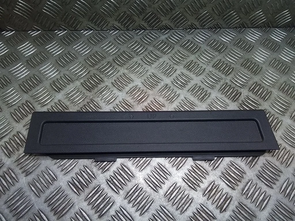Pagasiruumi viimistluse kate – Volkswagen Passat CC (2008-2016)