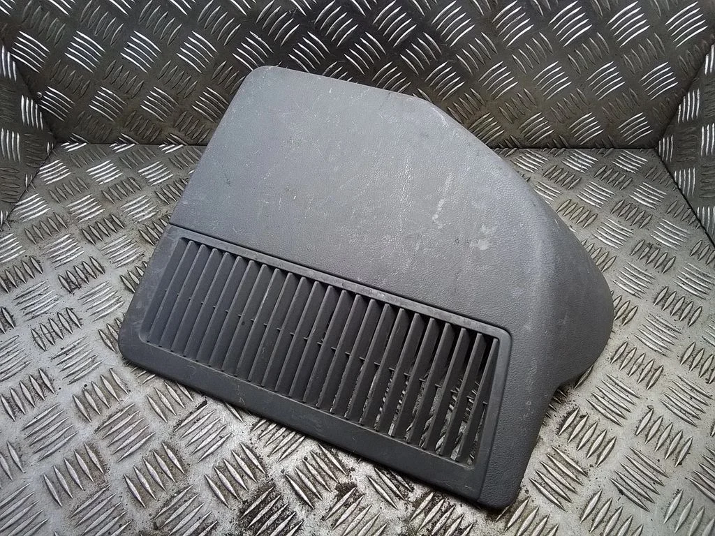 Pagasiruumi viimistluse kate – Volkswagen Multivan T5 (2003-2015)