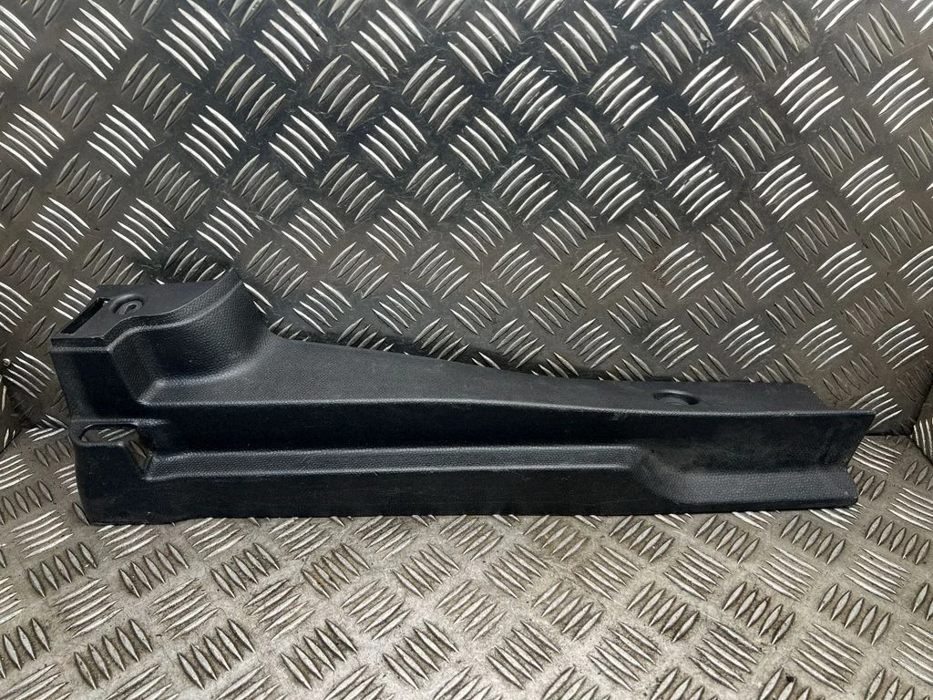 Cita bagāžnieka apdares detaļa 9808165