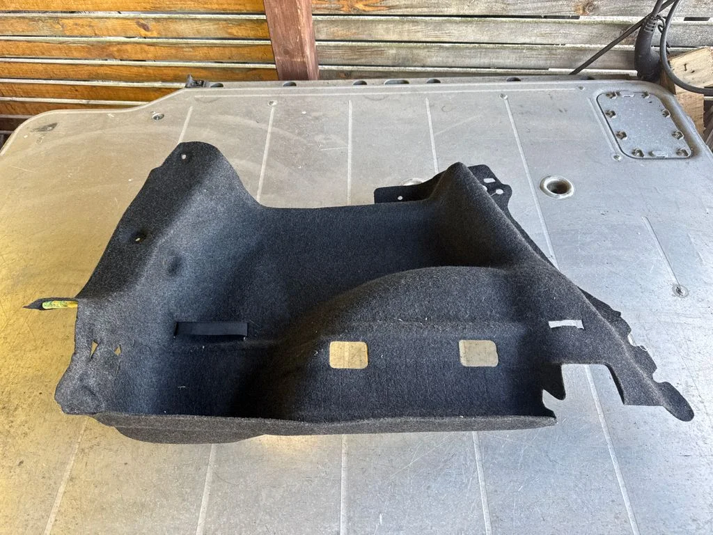 Pagasiruumi külje viimistluspaneel – Nissan Qashqai (2014-2016)