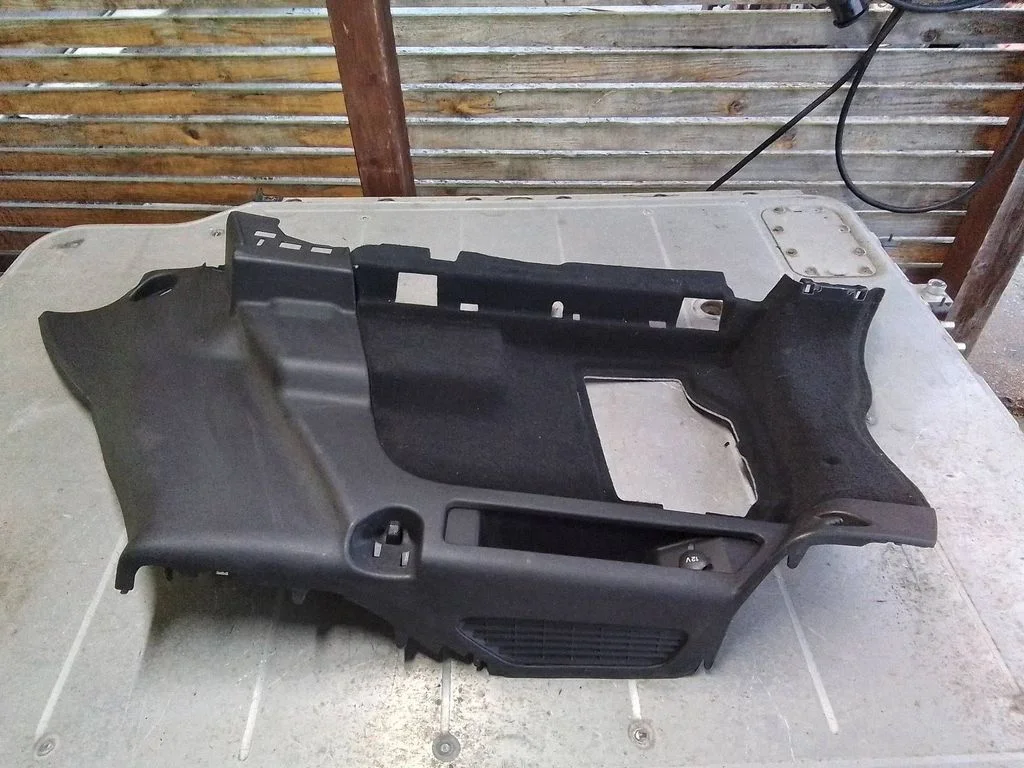 Trunk/boot side trim panel fk7268887b