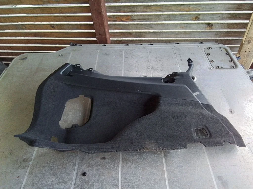 Trunk/boot side trim panel – Volvo V60 (2013-2018)