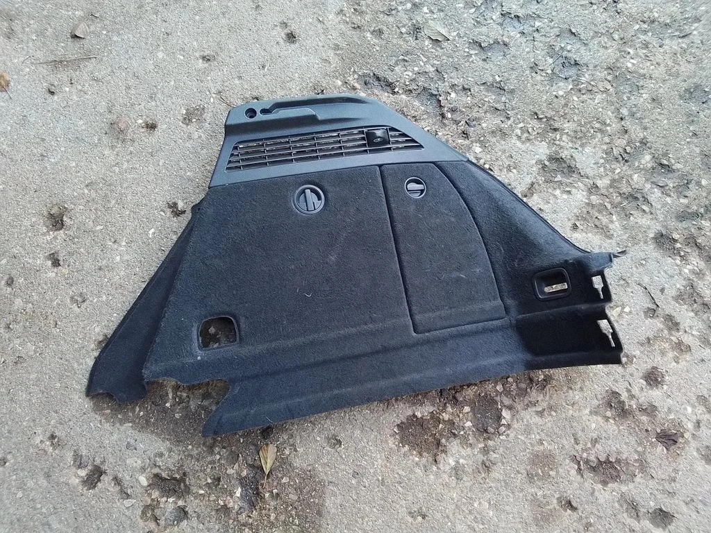 Boczny panel tapicerki bagażnika – Audi RS3 (2015-2019)