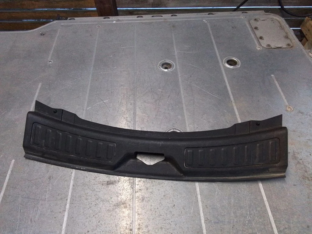 Trunk/boot sill cover protection FK72113A10