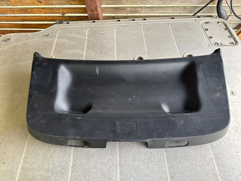 Tapicerka klapy bagażnika (komplet) – Toyota Auris E180 (2012-2018)