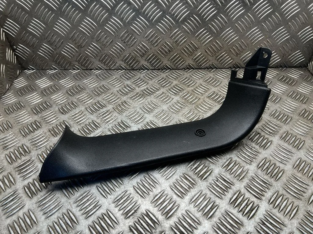 Tagaluugi külje viimistlus (akna juures) – Mini Cooper Countryman R60 (2011-2016)