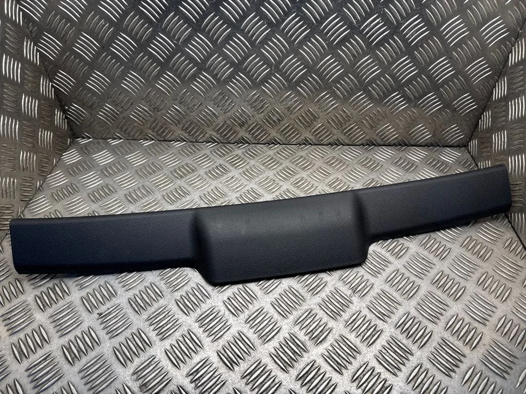 Tailgate/trunk upper cover trim – Toyota Auris E180 (2012-2018)
