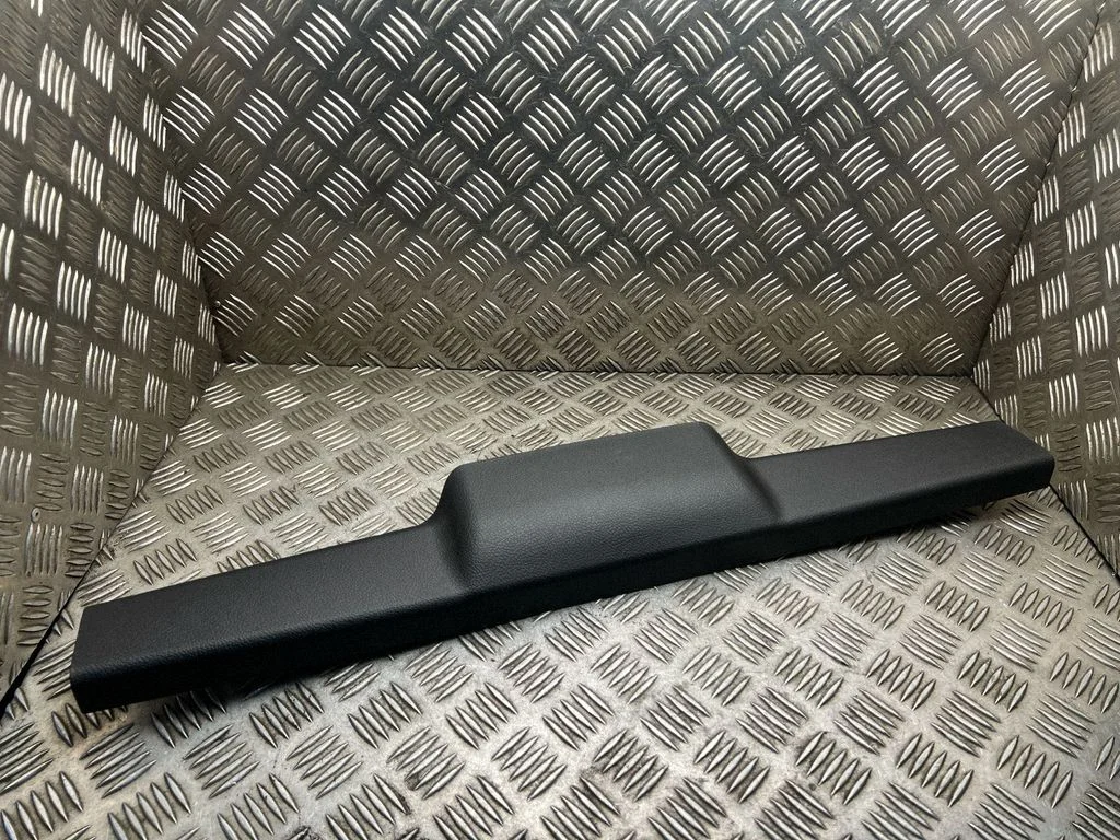 Tailgate/trunk upper cover trim – Toyota Auris E180 (2012-2018)