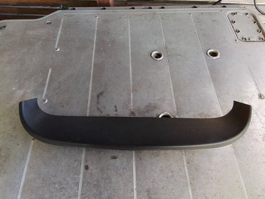 Tailgate/trunk upper cover trim – Peugeot 308 (2013-2021)