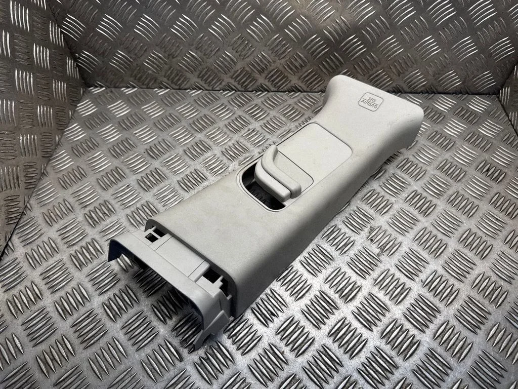 (B) piilari kate (ülemine) – Nissan Qashqai (2014-2016)