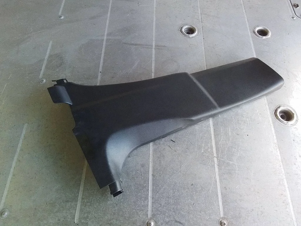 (B) pillar trim (bottom) 7623154P0