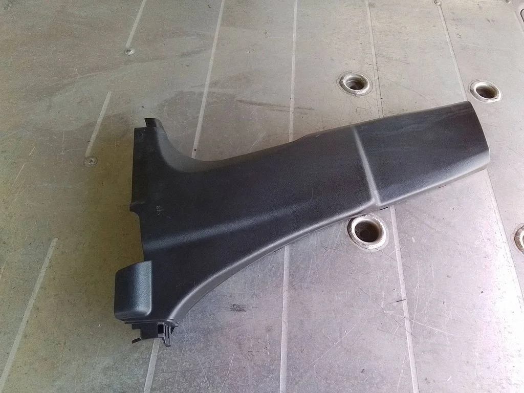 (B) pillar trim (bottom) 7624154P0